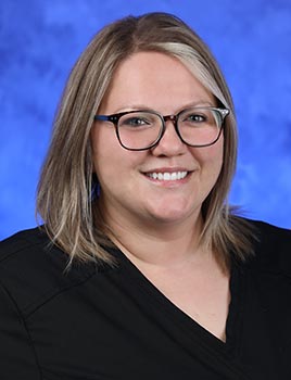 Professional head and shoulders photo of Nina Shirley